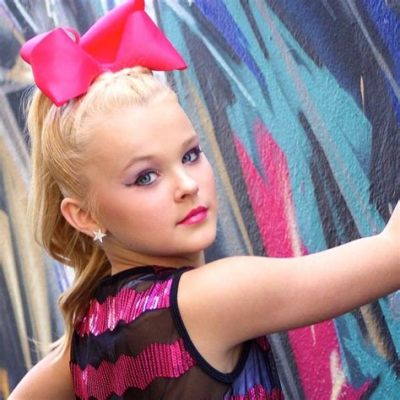 was jojo siwa in dance moms was she a fan of the show?